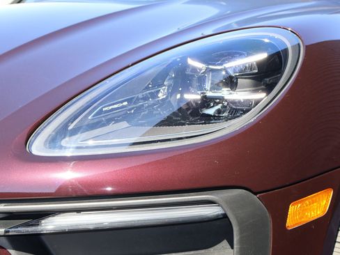 Certified 2026 Porsche Macan AWD/4WD image 12
