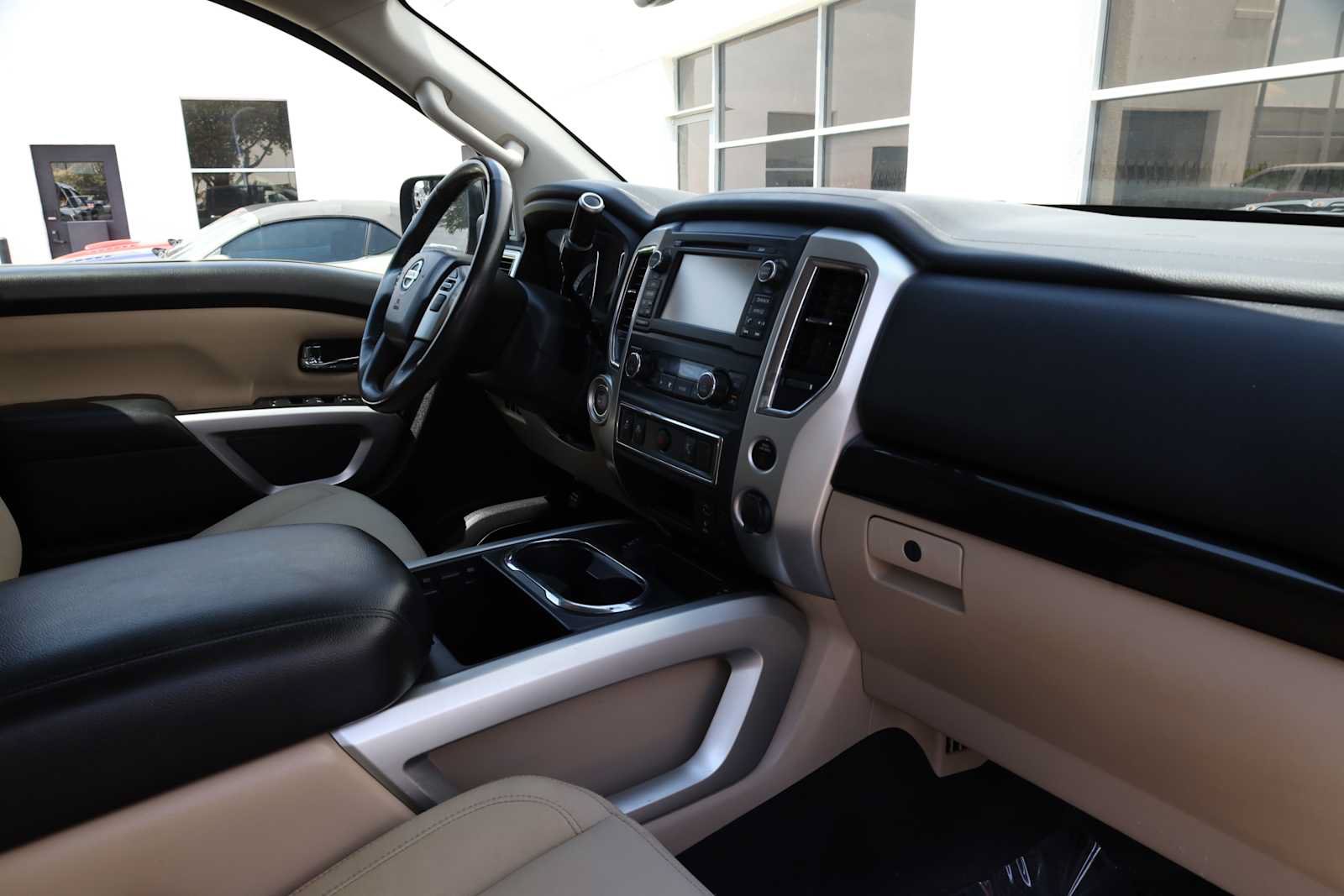 Used 2017 Nissan Titan SV RWD image 13