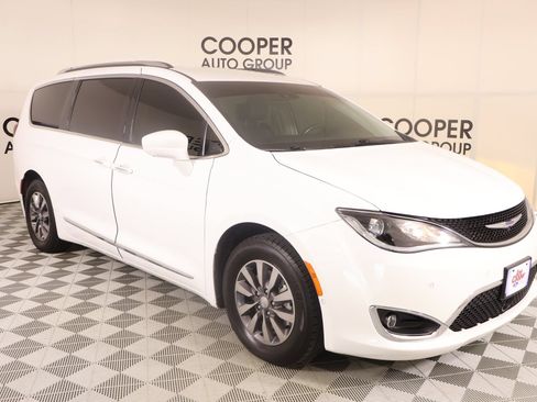 Used 2020 Chrysler Pacifica Touring-L Plus w/ Advanced Safetytec Group FWD image 1