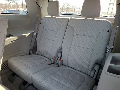 Used 2019 GMC Acadia SLE image 11