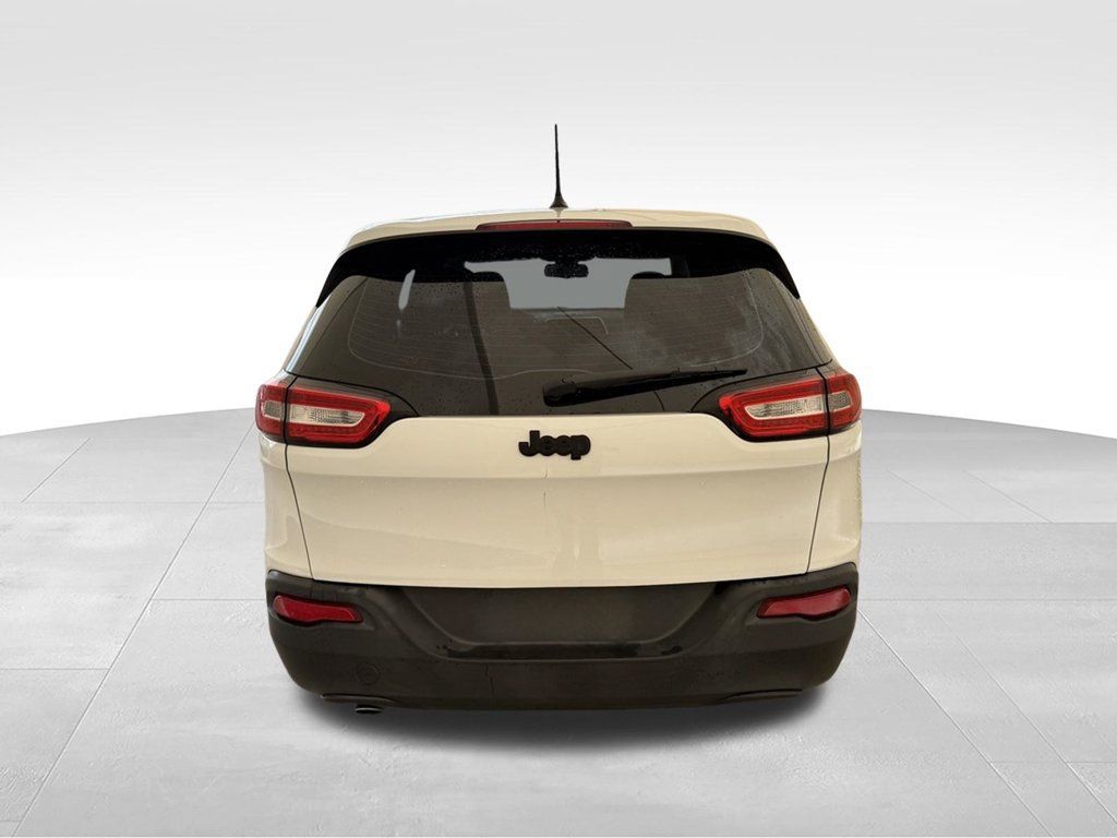 Used 2017 Jeep Cherokee Sport FWD image 9