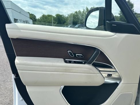 Certified 2025 Land Rover Range Rover SE AWD/4WD image 12
