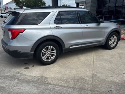 Used 2020 Ford Explorer XLT w/ Equipment Group 202A RWD image 3