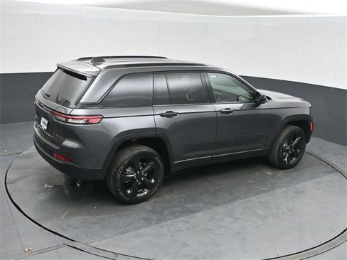 New 2025 Jeep Grand Cherokee Altitude image 29