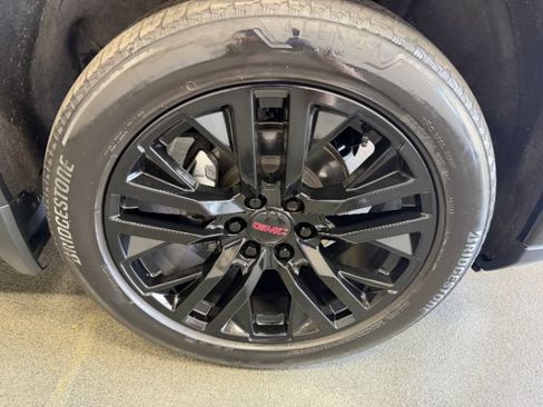 Used 2023 GMC Sierra 1500 Denali AWD/4WD image 9