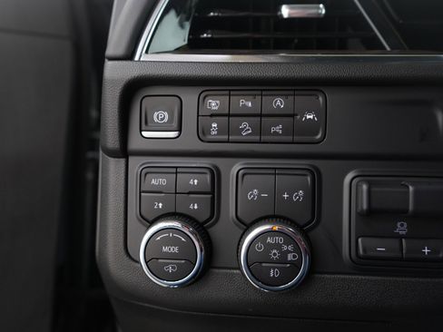 Used 2025 Chevrolet Tahoe Z71 w/ Z71 Off-Road Package image 32