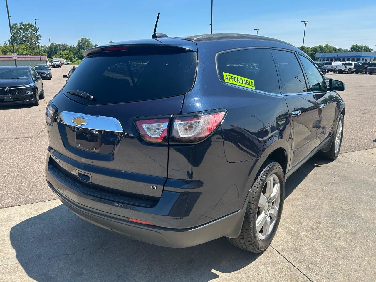 Used 2017 Chevrolet Traverse LT w/ Style and Technology Package FWD image 5