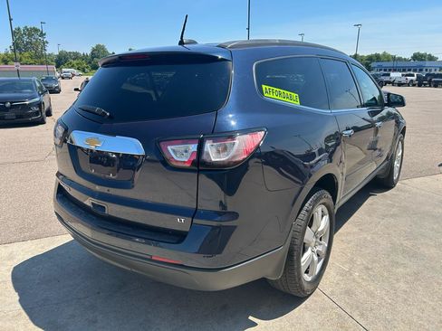 Used 2017 Chevrolet Traverse LT w/ Style and Technology Package FWD image 5