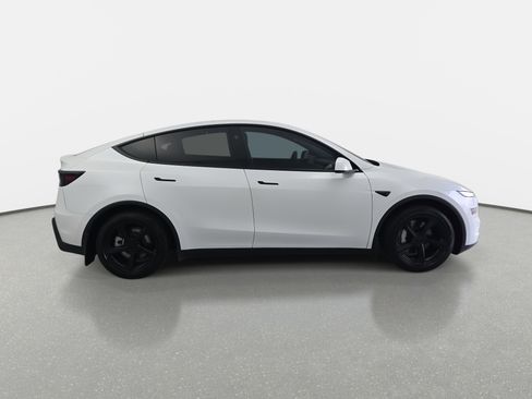 Used 2026 Tesla Model Y Long Range image 4