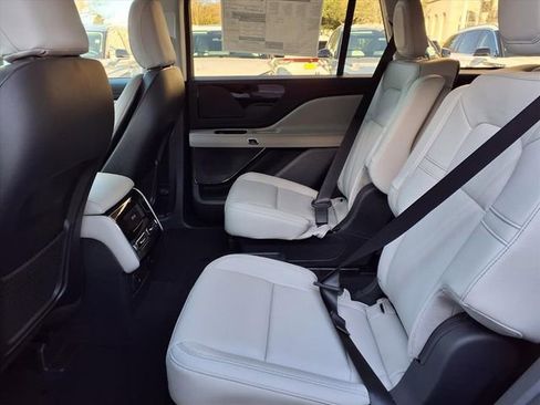 New 2026 Lincoln Aviator Premiere image 8
