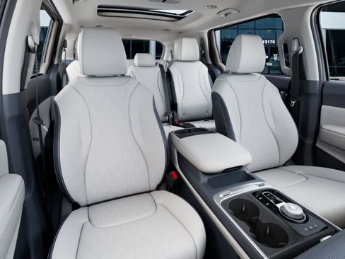 New 2026 Kia Carnival SX image 15