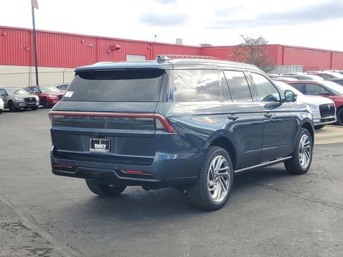 New 2025 Lincoln Navigator Reserve image 4