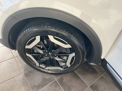 Used 2023 Kia Telluride EX w/ EX Captain's Chair Package image 43