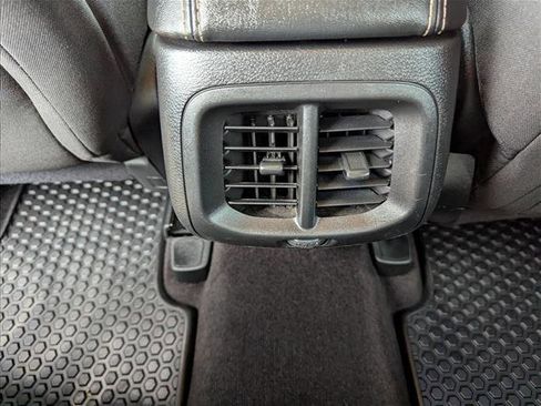 Used 2017 Jeep Cherokee Latitude w/ Cold Weather Group image 16