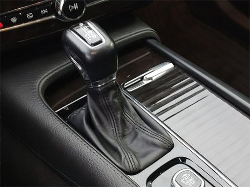 Used 2018 Volvo XC90 T6 Momentum w/ Momentum Plus Package image 20