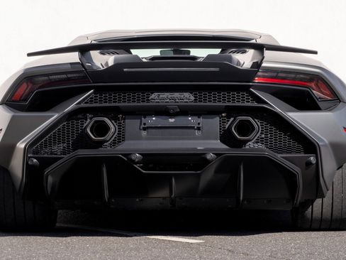 Used 2023 Lamborghini Huracan Tecnica image 5
