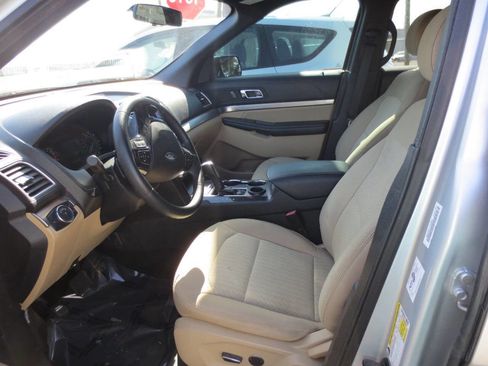 Used 2017 Ford Explorer FWD image 4