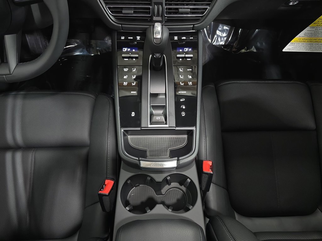 Certified 2026 Porsche Macan AWD/4WD image 20