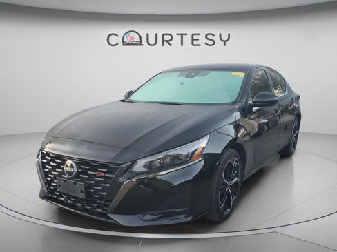 Used 2023 Nissan Altima 2.5 SR FWD image 5