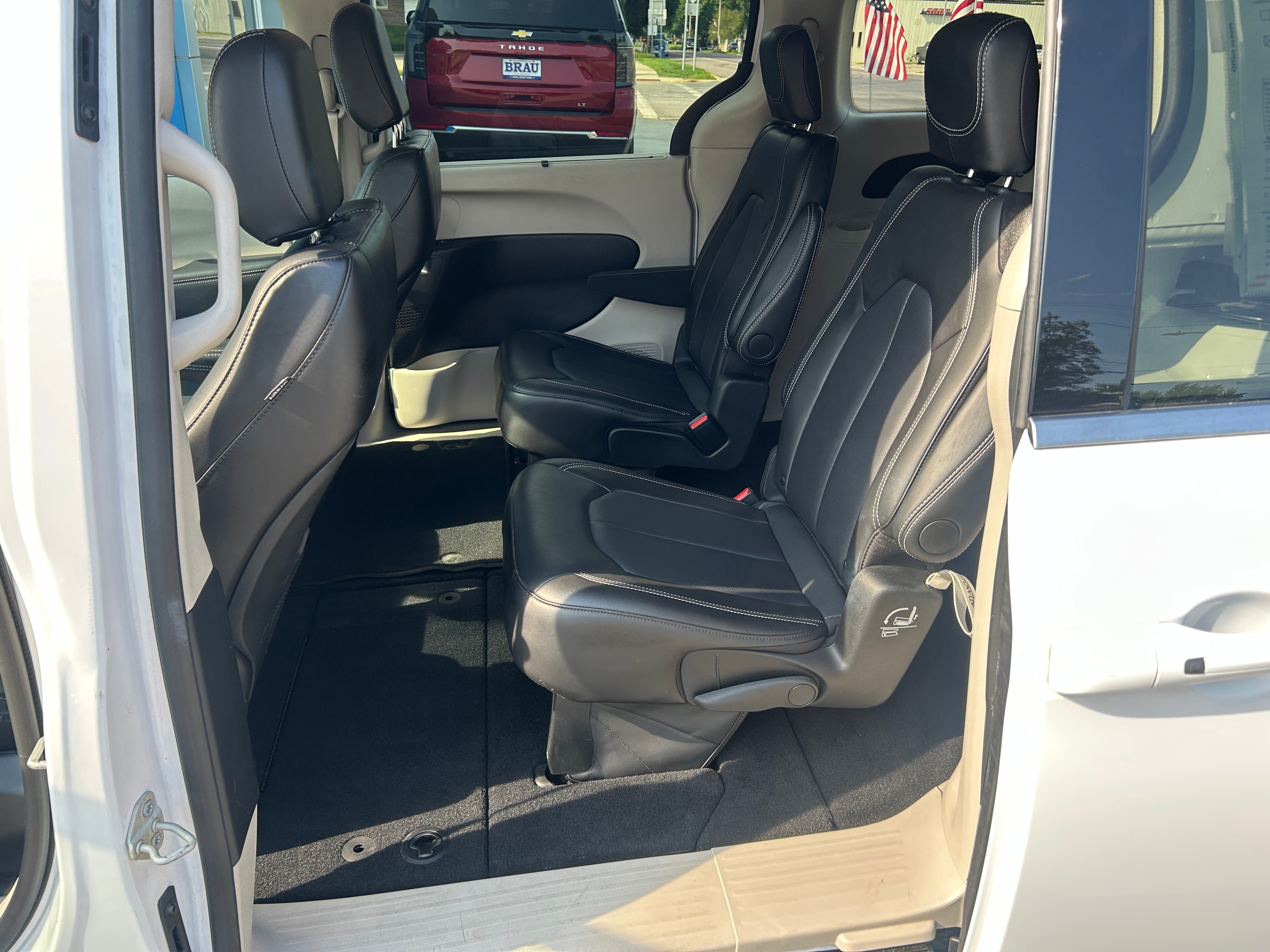 Used 2024 Chrysler Pacifica Touring-L FWD image 32