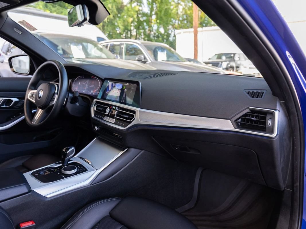 Used 2022 BMW 330i Sedan w/ M Sport Package RWD image 24