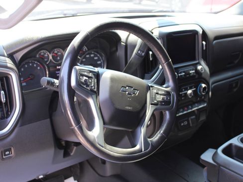Used 2020 Chevrolet Silverado 1500 LT Trail Boss w/ Convenience Package AWD/4WD image 9