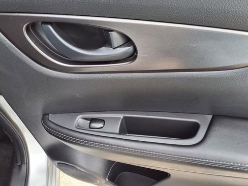 Used 2018 Nissan Rogue Sport S image 23