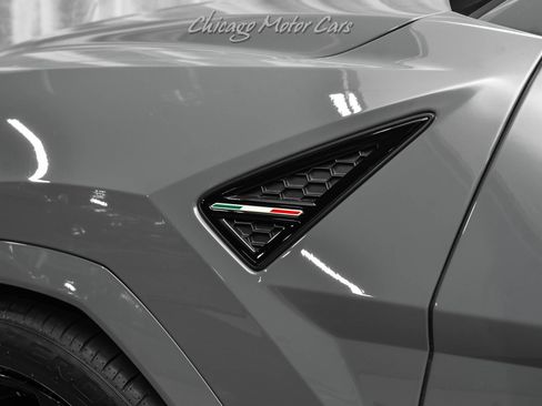 Used 2021 Lamborghini Urus AWD/4WD image 39