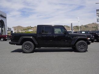 New 2026 Jeep Gladiator Sport video 3