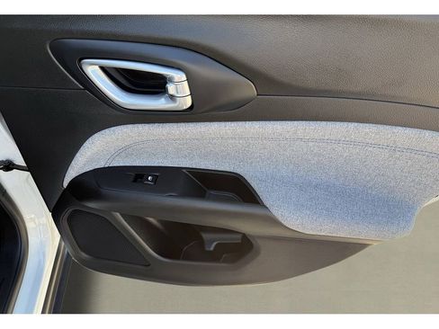 Used 2025 Jeep Compass Sport image 24