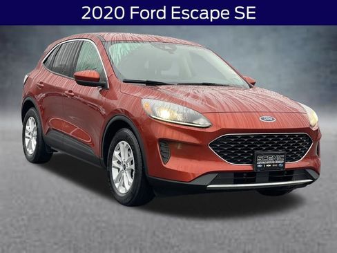 Used 2020 Ford Escape SE image 1