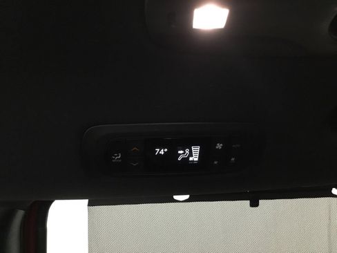 Used 2025 Chrysler Pacifica Select FWD image 28