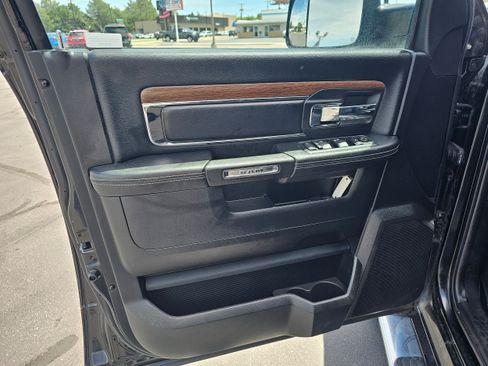 Used 2016 RAM 1500 Laramie w/ Convenience Group AWD/4WD image 9