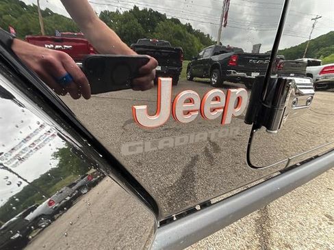 Used 2022 Jeep Gladiator Mojave w/ LED Lighting Group AWD/4WD image 5