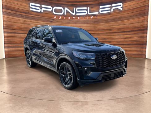 Used 2025 Ford Explorer ST-Line w/ ST-Line Street Pack image 9