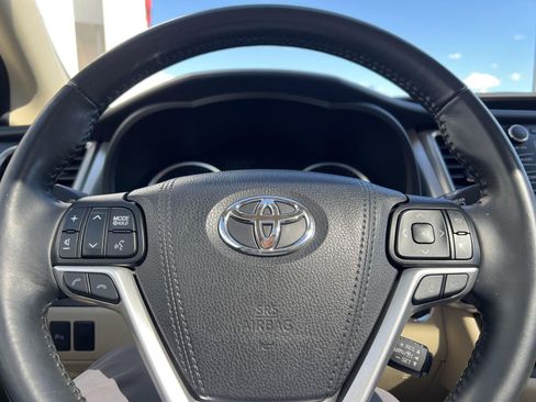 Used 2017 Toyota Highlander Limited AWD/4WD image 22