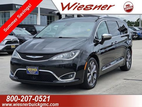 Used 2018 Chrysler Pacifica Limited w/ Advanced Safetytec Group FWD image 1