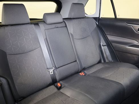 Used 2022 Toyota RAV4 XLE AWD/4WD image 32