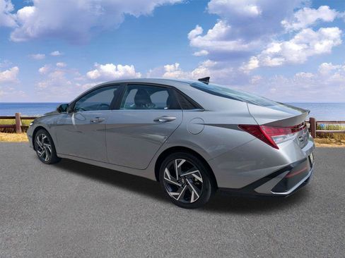 Used 2025 Hyundai Elantra SEL FWD image 6