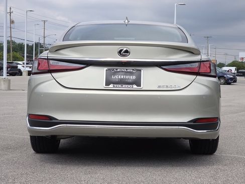 Certified 2024 Lexus ES 300h w/ Technology Package FWD image 7
