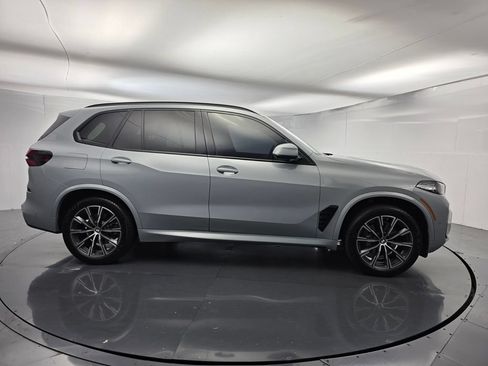 Used 2024 BMW X5 sDrive40i w/ M Sport Package RWD image 3