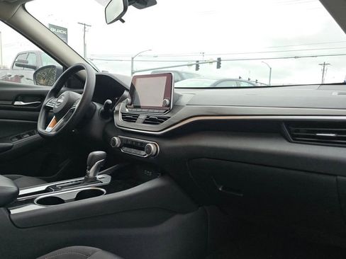 Used 2024 Nissan Altima 2.5 SV image 12