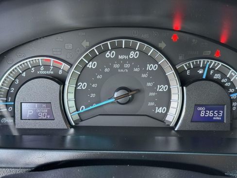 Used 2014 Toyota Camry SE w/ Moonroof Package FWD image 12