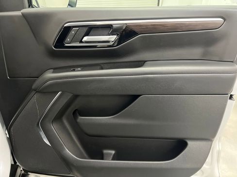 Used 2025 Chevrolet Tahoe Z71 image 25