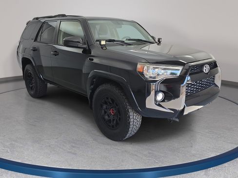 Used 2017 Toyota 4Runner SR5 RWD image 3