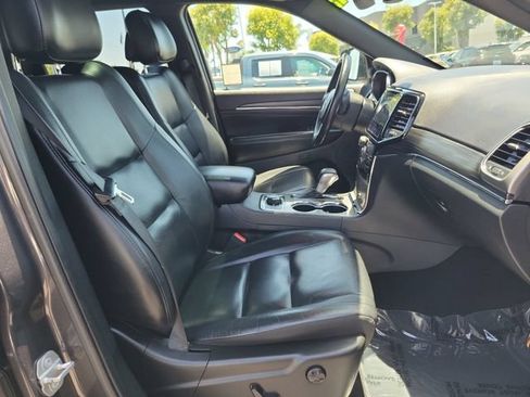 Used 2019 Jeep Grand Cherokee Limited AWD/4WD image 18