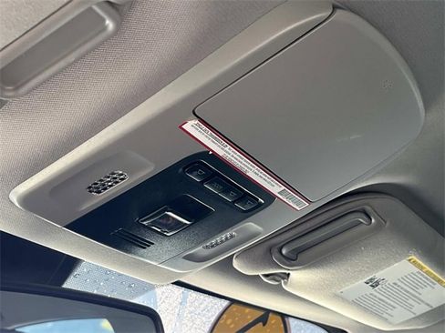 Used 2021 Toyota Camry XLE image 32