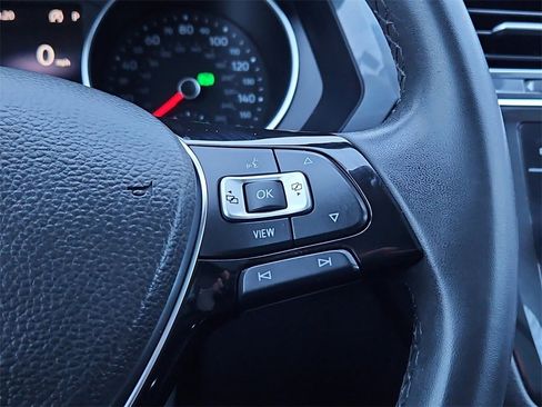 Certified 2020 Volkswagen Tiguan SE w/ Panoramic Sunroof Package image 23