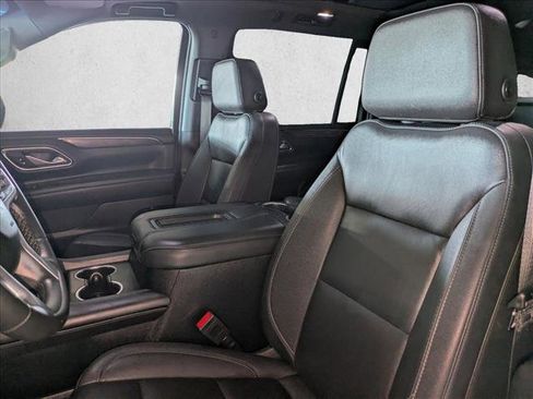 Used 2024 Chevrolet Suburban Z71 w/ Luxury Package image 18