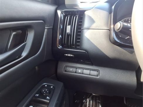 Used 2024 Nissan Pathfinder SV AWD/4WD image 15